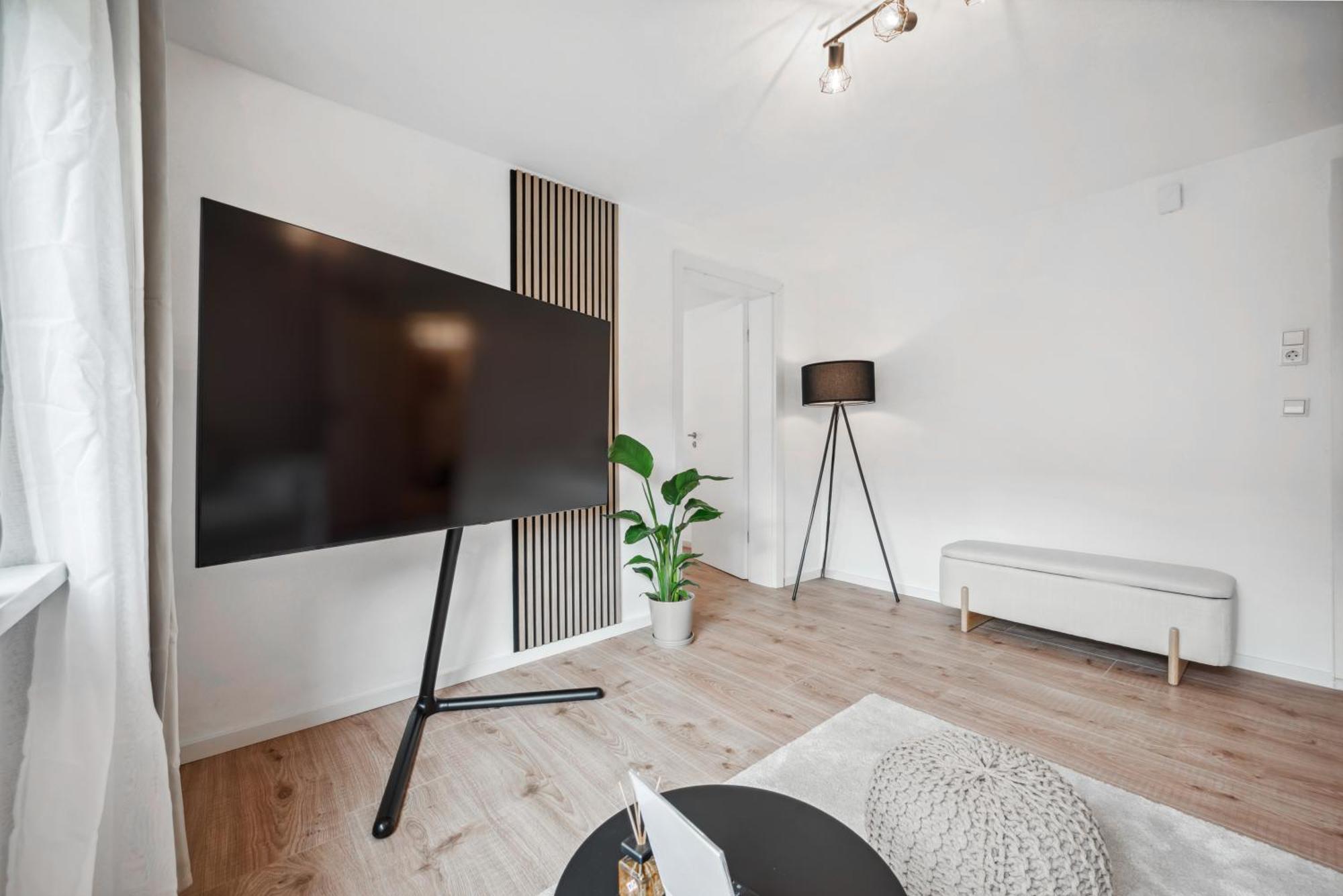 Malu Rooms - Ruhige Lage, Erdgeschoss, Smarttv, Netflix, 24H Checkin, Ludwigsburg Exterior foto